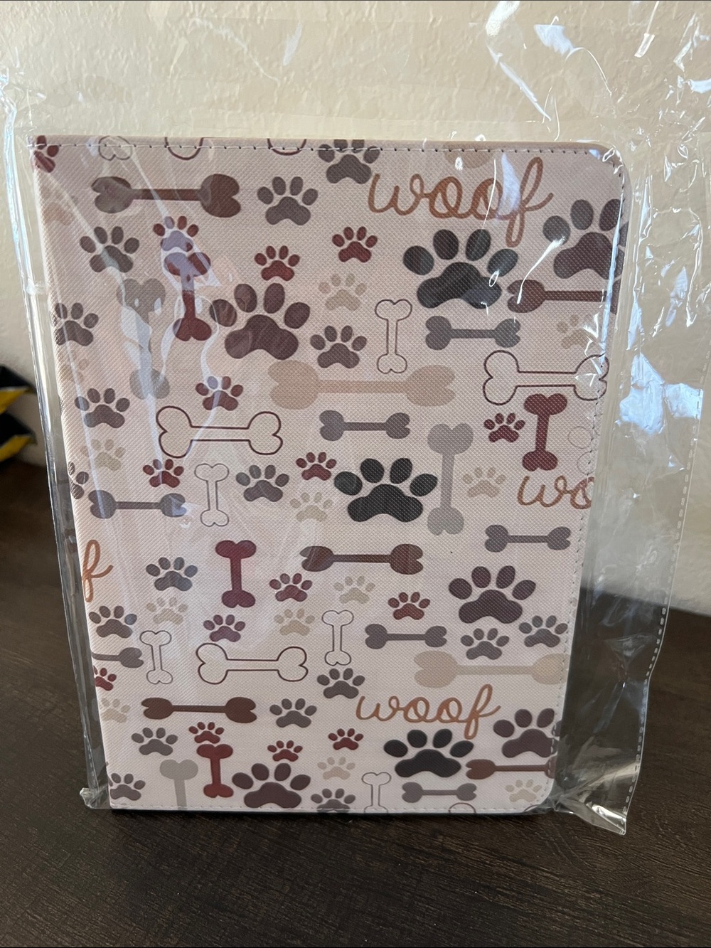 iPad Pro 11 Vase Dog Paw & Bone Pattern
